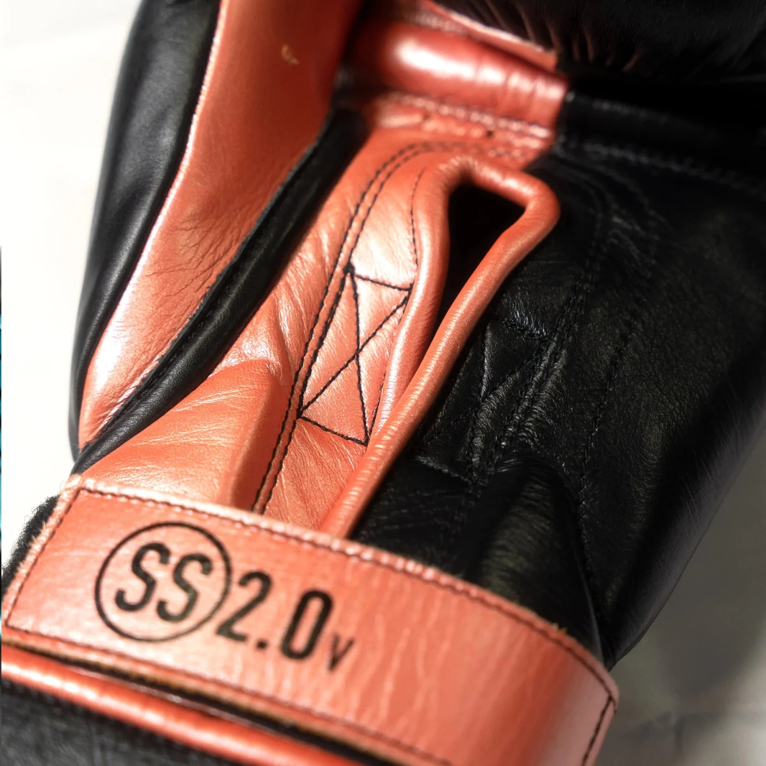 Fortress Boxing SS2.0 Velcro Boxing Gloves Black/Rose Pink 2 Fortress Boxing SS2.0 Velcro Boxing Gloves Black/Rose Pink - Image 2